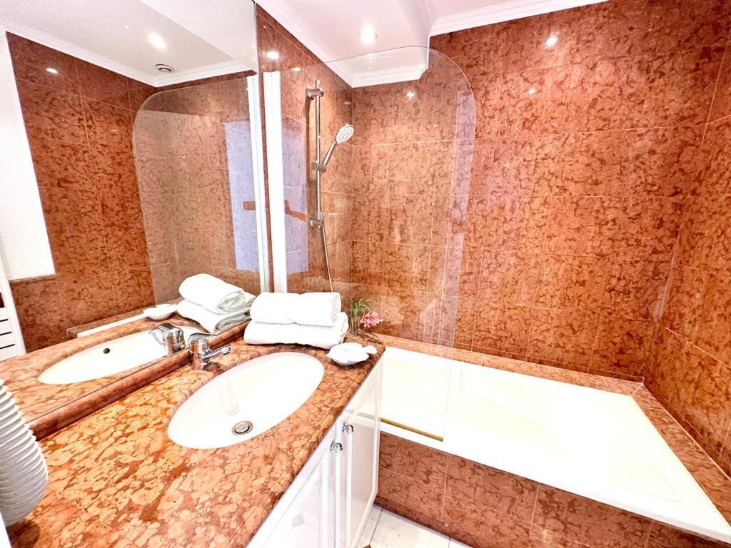 Panoramic Sea View Penthouse With Jacuzzi And 450 Sqm Terrace Apartment อองทีบส์ ภายนอก รูปภาพ